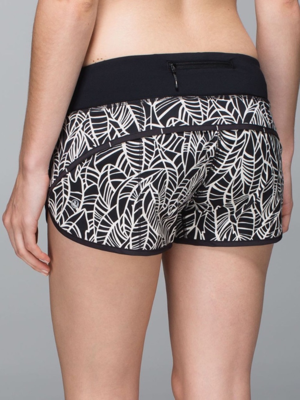 Lululemon Run Speed Short *2-way Stretch | Pretty Palm Black Angel Wing | Size 6